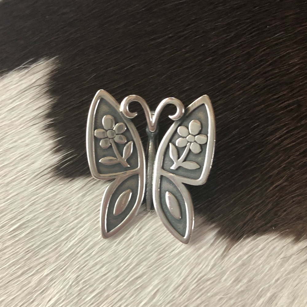 Retired James Avery Mariposa pendant.